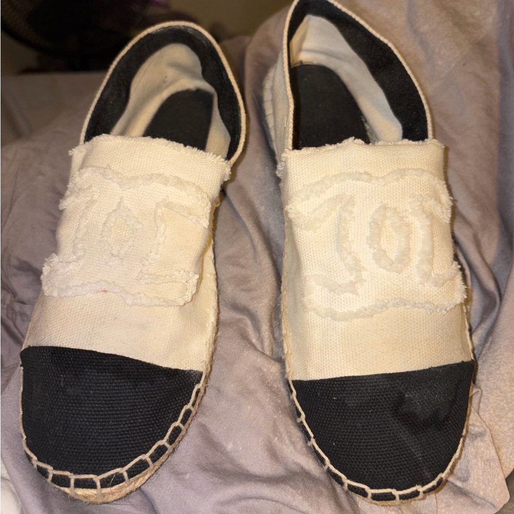 CHANEL Two-Tone Canvas Espadrille Flats in Cream and Black - Picture 3 of 5